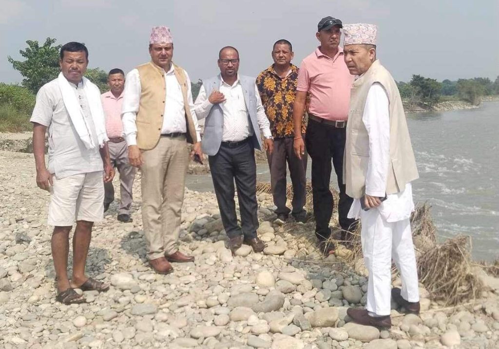माननिय कार्की द्वारा डुवान क्षेत्रको अवलोकन, तत्कालै तटवन्धन गर्ने प्रतिबद्धता