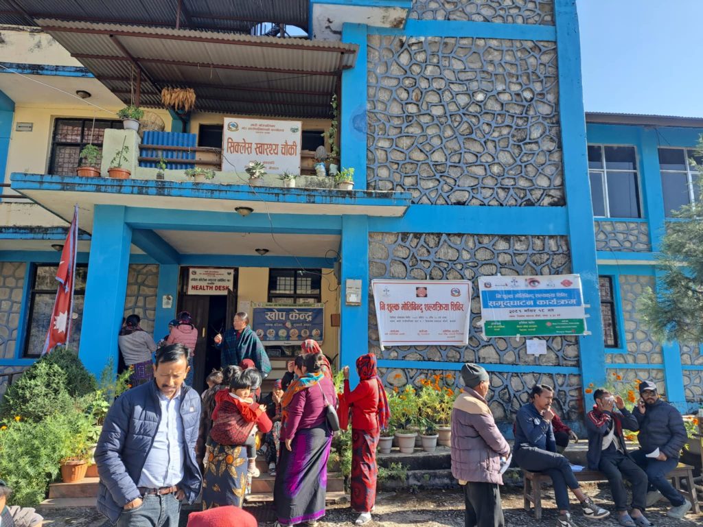 सिक्लेसमा निःशुल्क आँखा शिविर, पहिलो दिनमै १७ जनाको मोतिबिन्दुको सफल शल्यक्रिया