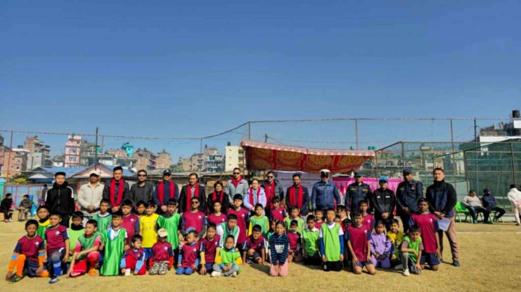 मेबाईलसँग होइन, साथीसँग खेल’, भन्ने मूल नाराका साथमा महालक्ष्मी फूटबल फेष्टिबलको आयोजना 