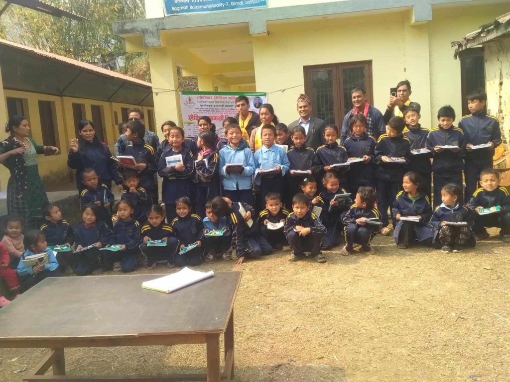 नागटारका ५१ जना विद्यार्थीलाई शैक्षिक सामग्री वितरण