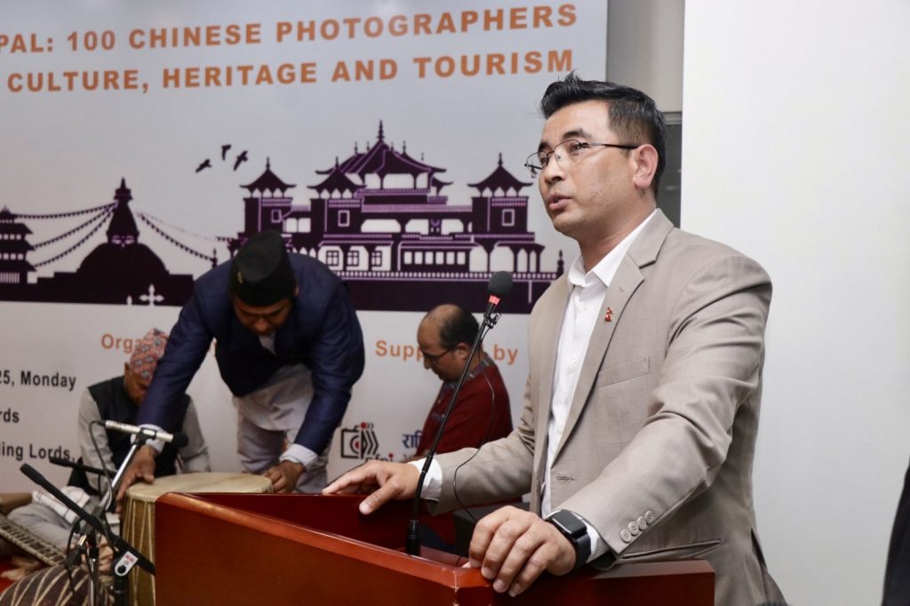 एक सय सदस्यीय चिनियाँ फोटोग्राफरको टोली नेपालमा