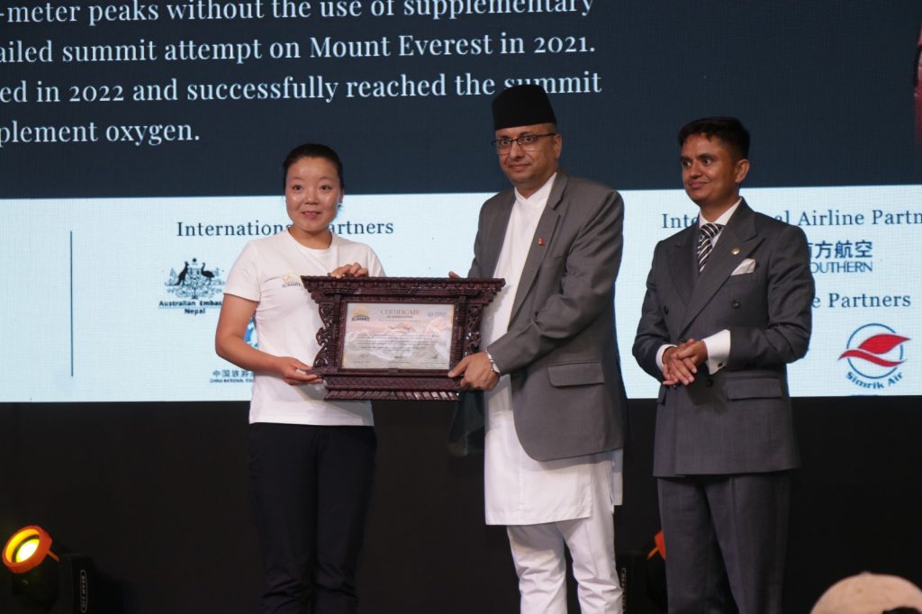 एभरेष्ट समिटिएर्स समिटमा १७६ सगरमाथा आरोहीलाई सम्मान