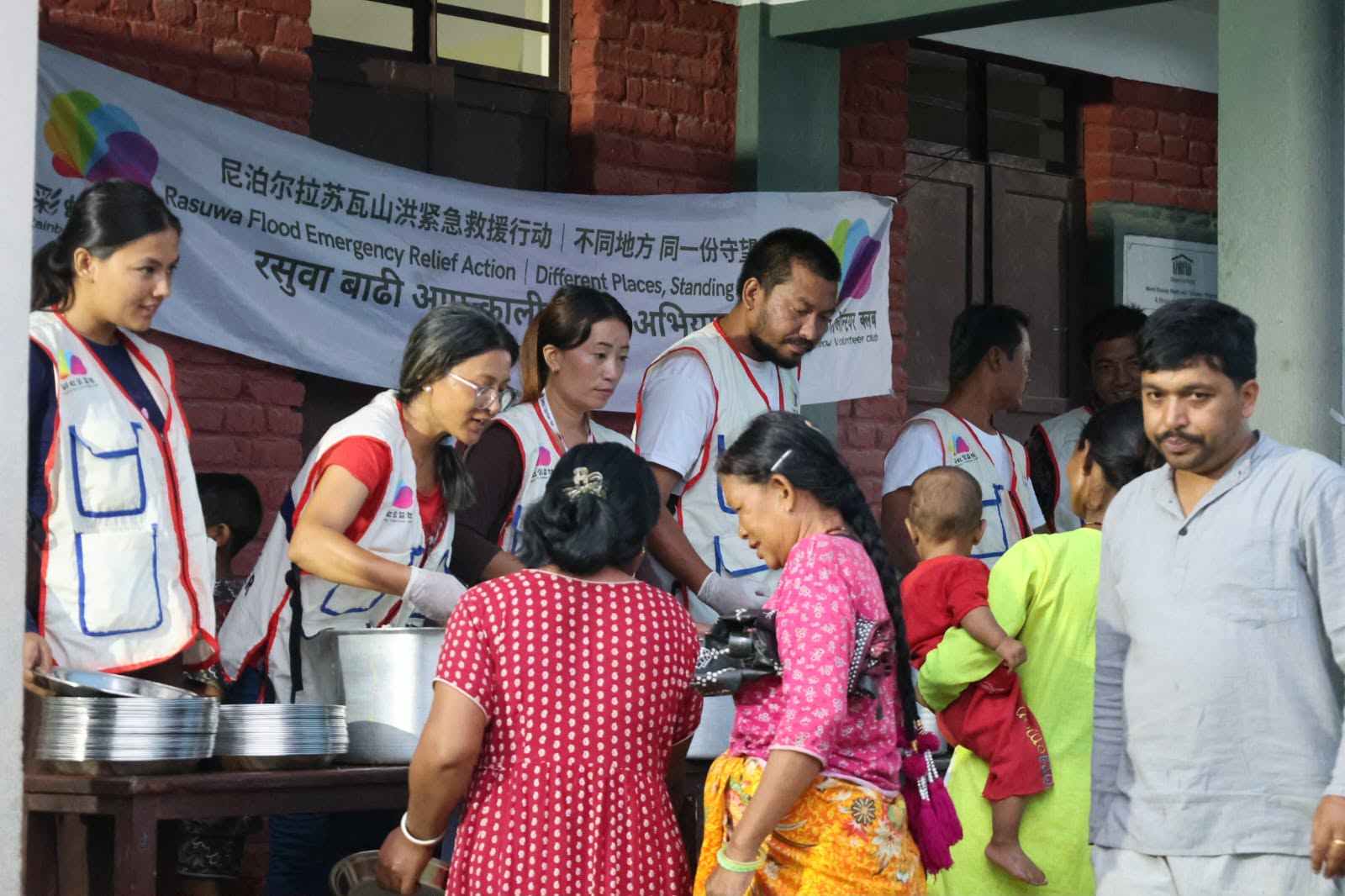 बाढीपीडितको उद्धारमा रेन्बो भोलेन्टियर सक्रिय, दैनिक ६ सयभन्दा बढीलाई खाना